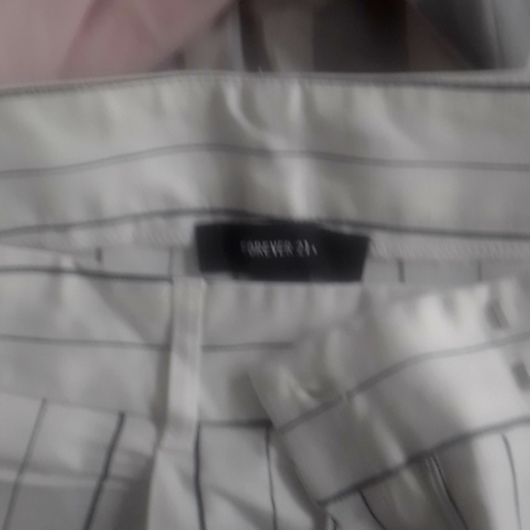 Women's shorts - Picture 2 of 4